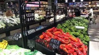 【太阳成tyc7111cc官网】高清:林青霞素颜血拼满载而归 贵妇享受平民生活(图2) 太阳成tyc7111cc