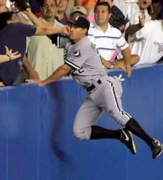 【太阳成tyc7111cc官网】防控上阵“一家子” --记巾帼志愿者卢莲芝(图1) 太阳成tyc7111cc