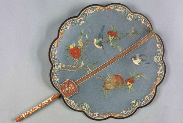 《最后的日出》首发海报宣布定档2月22日 用微光暖场中国科幻元年:太阳成tyc7111cc官网(图2) 太阳成tyc7111cc