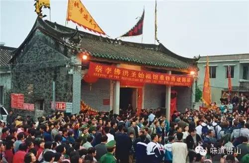 刘谦香港嫩模女友李蕴曝光 亲赴机场接机秀恩爱_tyc7111cc太阳成集团(图3) 太阳成tyc7111cc官网