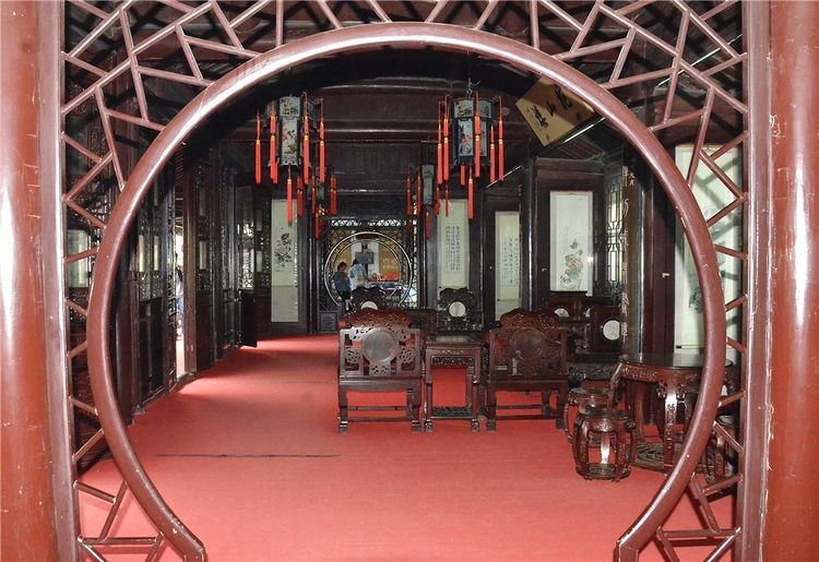 【tyc7111cc太阳成集团】艾玛沃特森《美女与野兽》曝正式预告 经典画面神还原让人感动哭!(图1) tyc7111cc太阳成集团