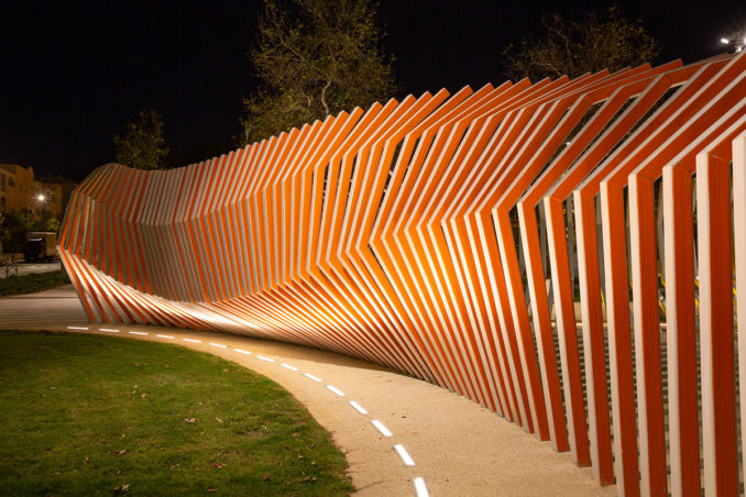 ‘太阳成tyc7111cc’《奇门遁甲》北京欢乐首映口碑爆棚 周冬雨“吐槽”大鹏“表白”伍佰(图1) tyc7111cc太阳成集团