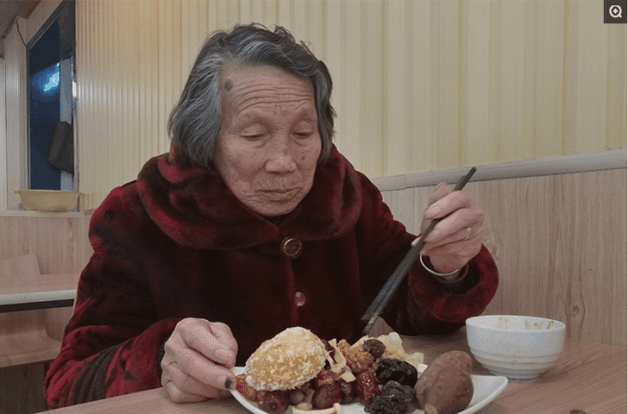 谭耀文曝最新儒雅写真庆新年 人气高涨获各大品牌青睐:tyc7111cc太阳成集团(图1) 太阳成tyc7111cc官网